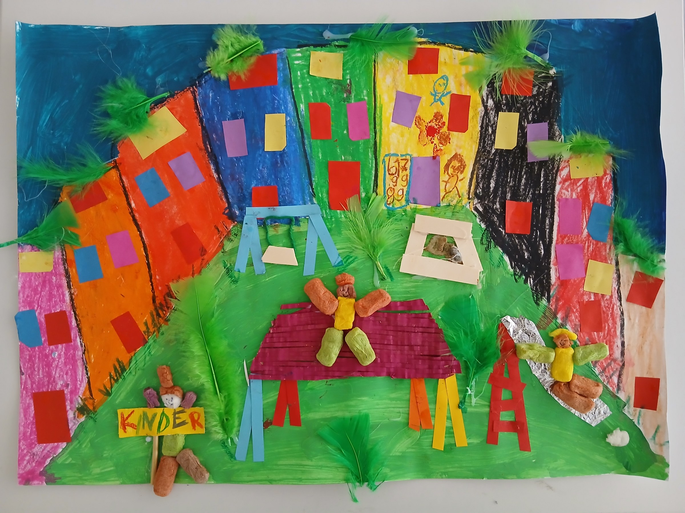 Meine bunte Stadt mit ganz viel Grün und Plätzen für Kinder von EMELIE